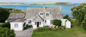 Thalassa is a well-positioned, stunning home set above Greenaway Beach on the Atlantic Ocean in North Cornwall, which also overlooks the mouth of the Camel Estuary.